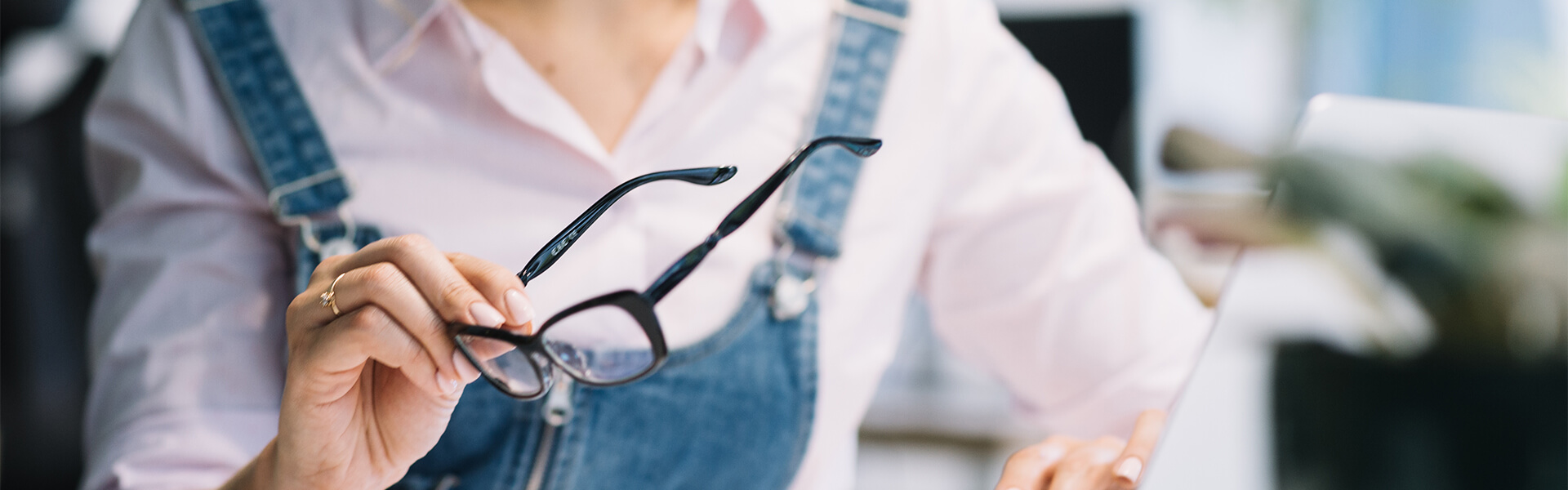 Arbeitsplatzbrille: Anspruch, Kostenübernahme & Steuerfreiheit nach ...